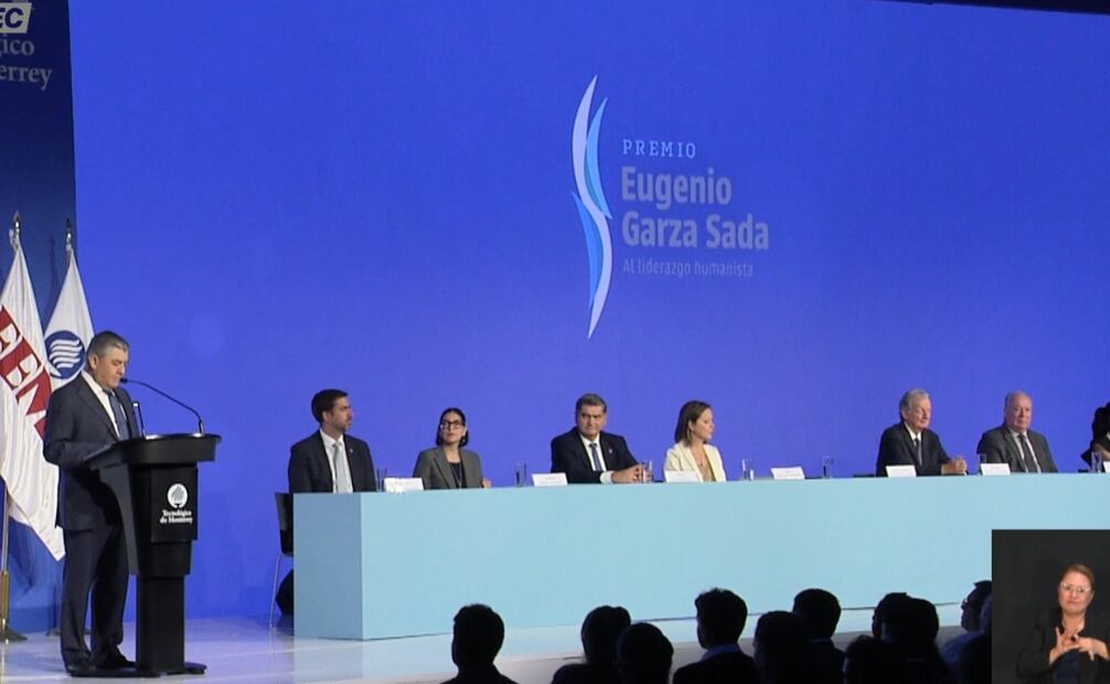 José Antonio Fernández Carbajal durante su discurso en la ceremonia del Premio Eugenio Garza Sada 2025. Foto: especial