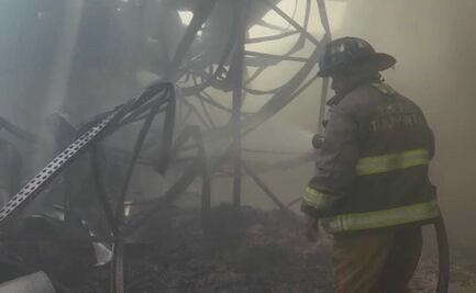 Sofocan incendio que dejó explosión de tanque de etilo en fábrica de Tultitlán