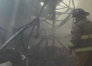Sofocan incendio que dejó explosión de tanque de etilo en fábrica de Tultitlán