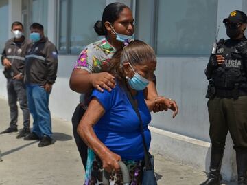 "No encuentran la cabeza"; madre espera cuerpo de su hijo decapitado en prisión de Ecuador