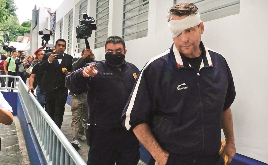 El actor y conductor Alfredo Adame, cuando fue agredido a las afueras de su casa en septiembre de 2022. Foto: Rogelio Morales/CUARTOSCURO