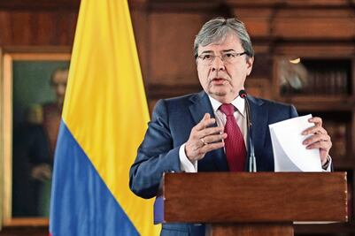 Colombia anuncia retiro “irreversible” de la Unasur