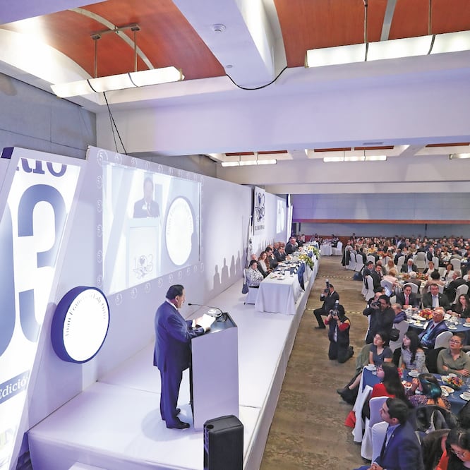 El Licenciado Juan Francisco Ealy Ortiz, Presidente Ejecutivo y del Consejo de Administración de EL UNIVERSAL, se pronunció en el 103 aniversario del diario por ejercer un periodismo responsable. Foto: DIEGO SIMÓN SÁNCHEZ EL UNIVERSAL