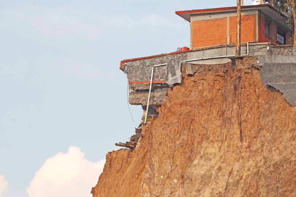 Sobre la colina donde ocurrieron tres deslaves se ubican la casa de Rosette y las cinco torres de Vista del Campo, estas últimas autorizadas por el Gobierno del Distrito Federal en 1999 (ARIEL OJEDA. EL UNIVERSAL)