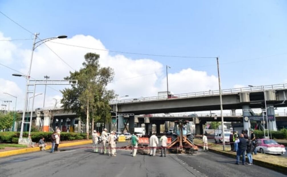 Reportan socavón de hasta ocho metros de profundidad en Venustiano Carranza