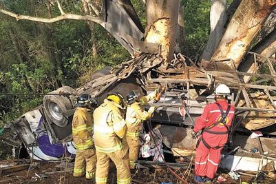 Accidente deja 13 muertos y 21 lesionados 