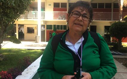 Doña Catita comparte con su nieto casa... y escuela