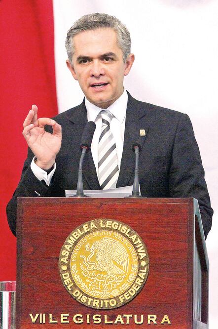 Dejaron solito chiflando a Mancera