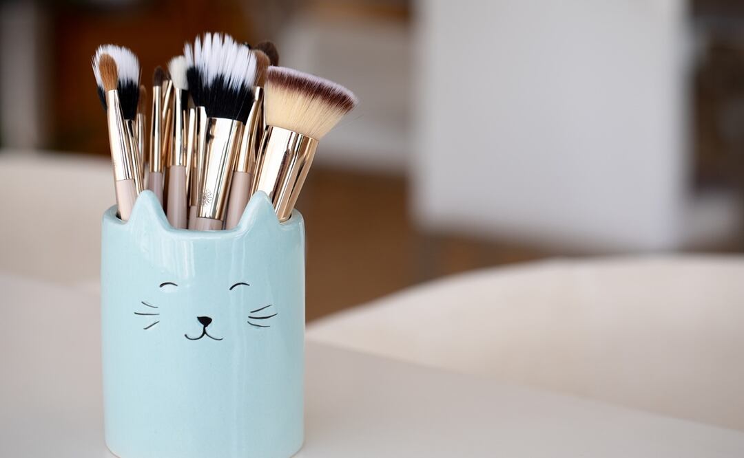 Descubre con qué frecuencia lavar tus brochas de maquillaje. Foto: Unsplash