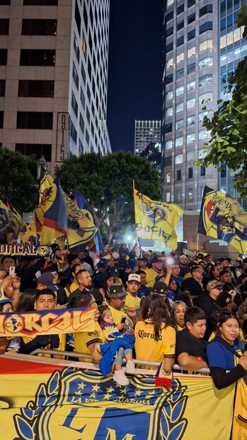 Así fue la serenata de los aficionados del América a sus jugadores / Fotos: Sebastián García - EL UNIVERSAL