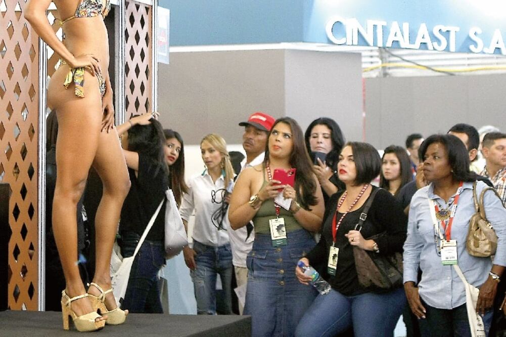 Diez empresas mexicanas participan en la reunión anual del sector textil, que se celebra en Medellín, Colombia (LUIS EDUARDO NORIEGA. EFE)