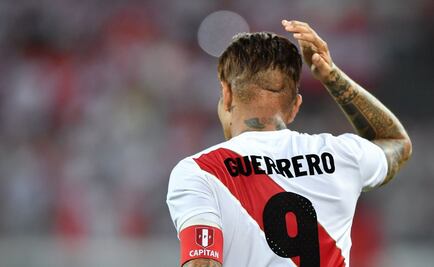 Paolo Guerrero anota doblete en su regreso con Perú