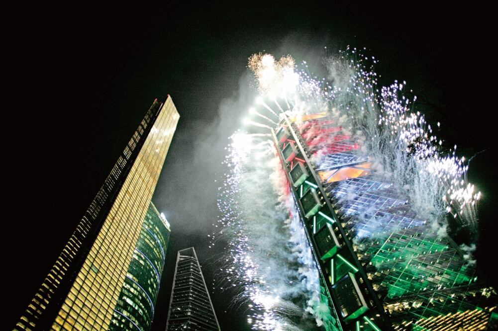 El Jefe del Ejecutivo federal, Enrique Peña Nieto, acompañado de funcionarios y de ejectuvos bancarios inauguraron la Torre BBVA Bancomer (IVÁN STEPHENS. EL UNIVERSAL)