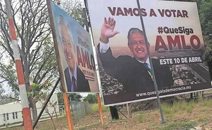 Apapachan a AMLO con espectaculares