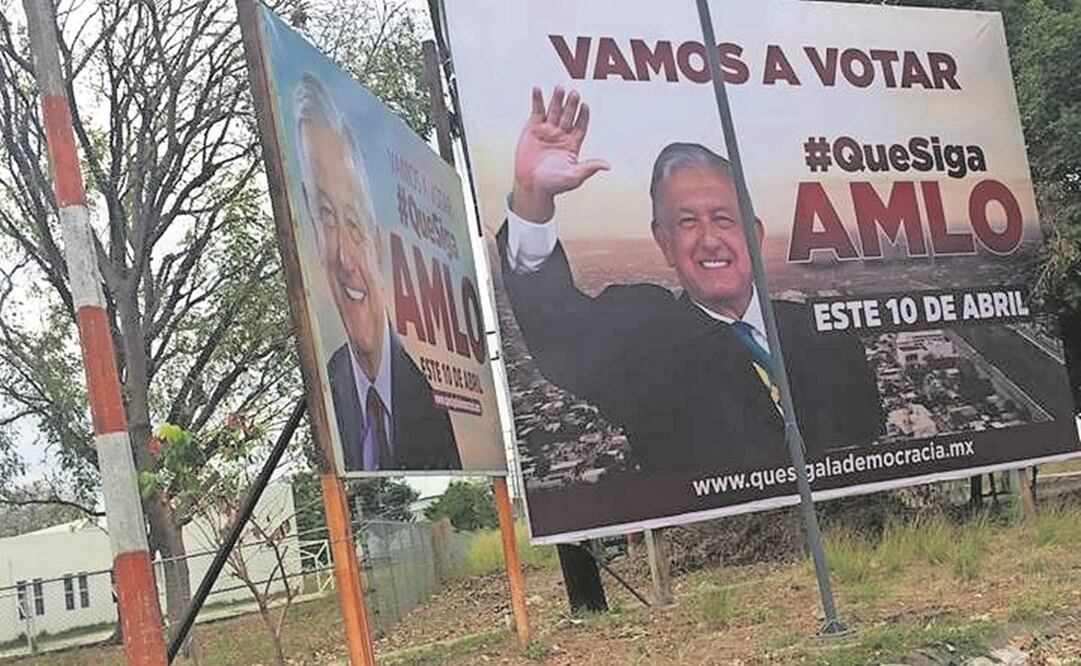 Apapachan a AMLO con espectaculares