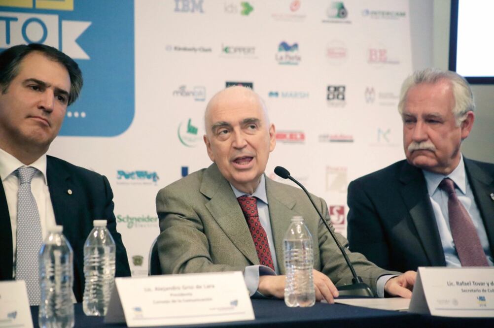 En el acto, Alejandro Grisi, Rafael Tovar y de Teresa y Salvador Villalobos (ALEJANDRA LEYVA. EL UNIVERSAL)