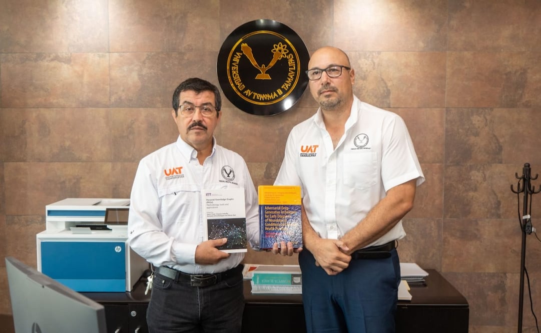 El rector Dámaso Anaya Alvarado y el investigador Fernando Ortiz Rodríguez, quien realizará estancia académica en India. Foto: Especial.