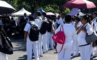 Personal de enfermería protesta en Hospital O’Horán de Mérida; denuncian falta de empleados