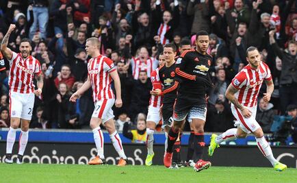 El Stoke derrota al United; Van Gaal, al borde del despido