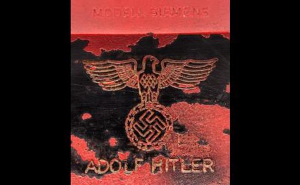 Subastan teléfono que usó Hitler por más de 200 mil euros