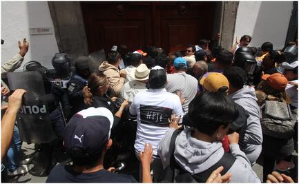 Entre protestas, discuten en Congreso de Puebla aprobación de Reforma Judicial