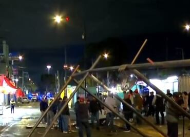 Retiran puestos semifijos de comida ubicados sobre la calle 7 en los límites de Iztacalco, Iztapalapa y Neza