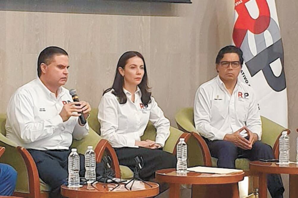 Iván Peña Neder, consejero de RSP (izq.), dijo que su organización reconoce el liderazgo de Andrés Manuel López Obrador. Foto: ESPECIAL