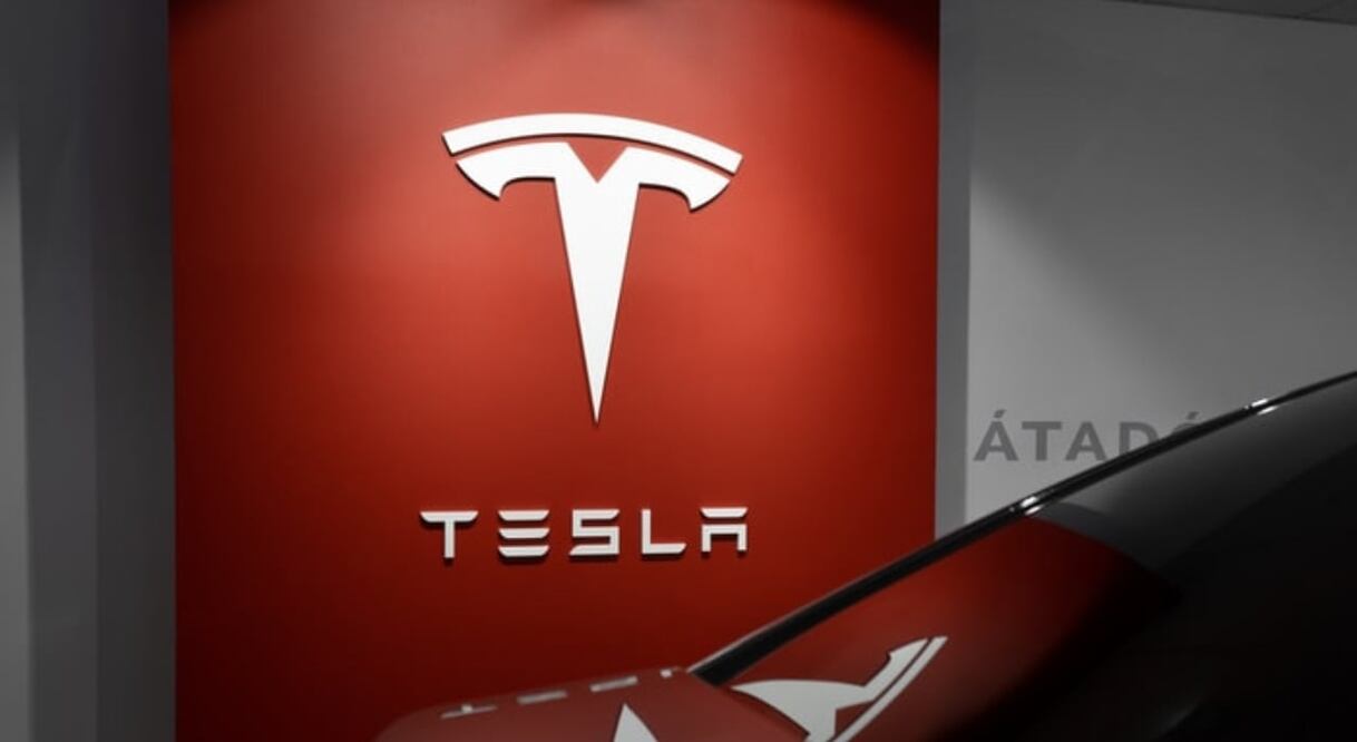 La historia de Tesla Motors, la empresa que llevó a Elon Musk a ser el hombre más rico del mundo