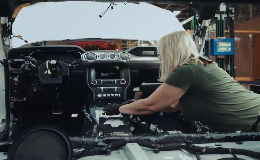 Los espejos fueron reducidos un 20% para ganar 1.5 millas de rango de autonomía. Foto: Canal oficial de YouTube de Ford Motor Company