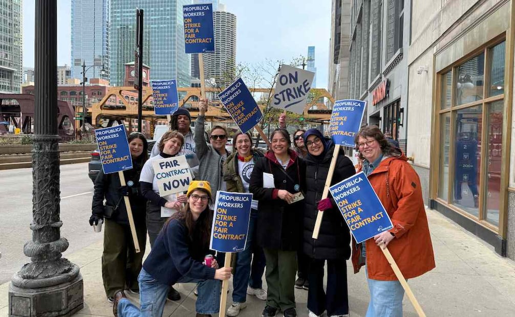 La protesta exige seguridad laboral y procesos transparentes dentro del medio. (09/04/26) Foto: ProPublica Guild
