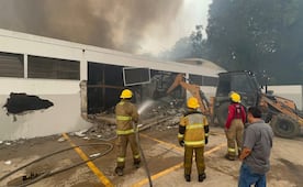Incendio consume bodega de plásticos en Villahermosa, Tabasco; no se reportan personas lesionadas ni víctimas mortales