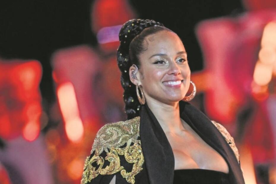 Sin su reina, estrellas dan vida al jubileo de Isabel II