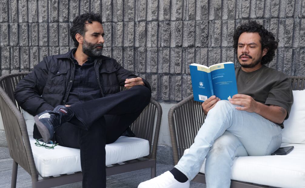 Memo Villegas y Arturo Barba, quienes estrenarán la obra de teatro "El quinto paso".
Foto: Fernanda Rojas/EL UNIVERSAL.