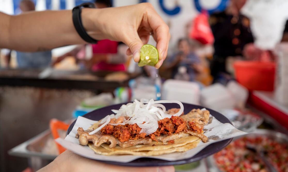 Taco campechano de bistek y chorizo