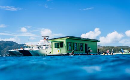 Abren el primer bar flotante de tacos y cocteles