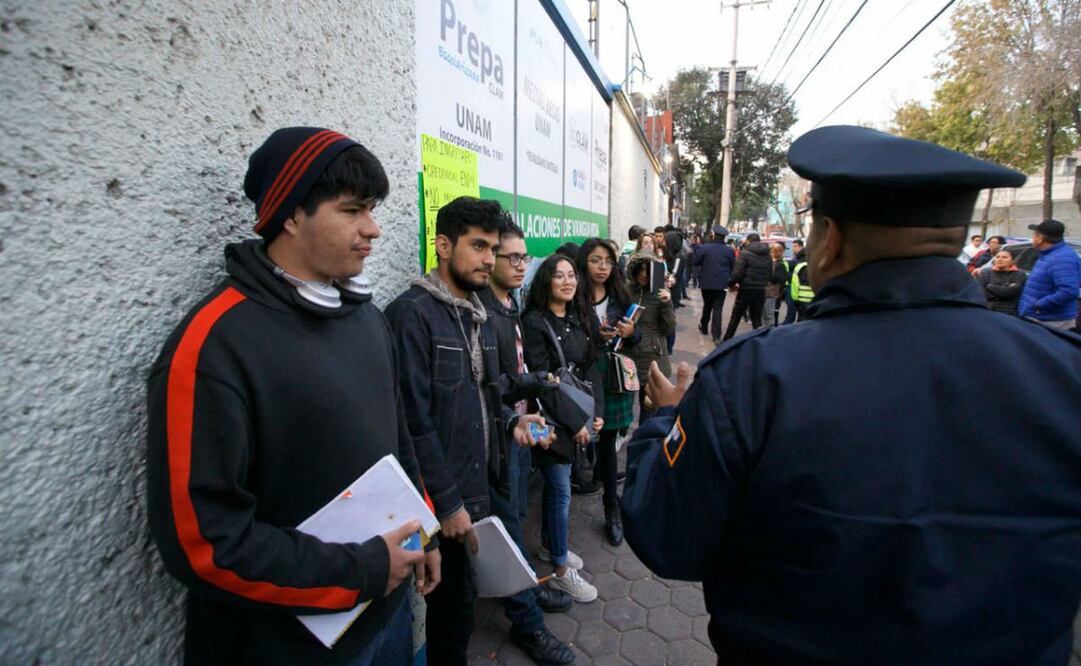 Alumnos de Prepa 9 llegando a clases en Colegio Latinoamericano. Foto: Germán Espinosa / EL UNIVERSAL