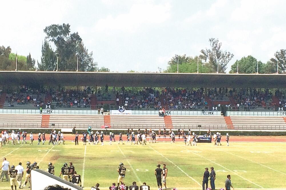 Las tribunas del estadio ‘Palillo’ lucieron semivacías (ARIEL VELÁZQUEZ)