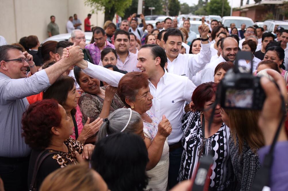 El candidato priísta Manolo Jiménez lamentó que haya personas que se burlen del muchacho que se afana en cumplir con su tarea. (Foto: Archivo / EL UNIVERSAL)