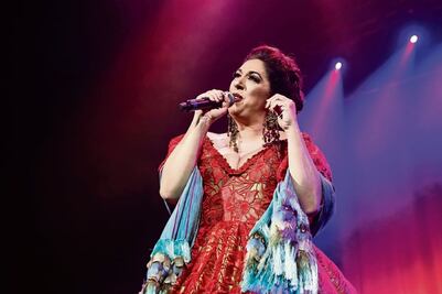 Regina sale en busca de su charro