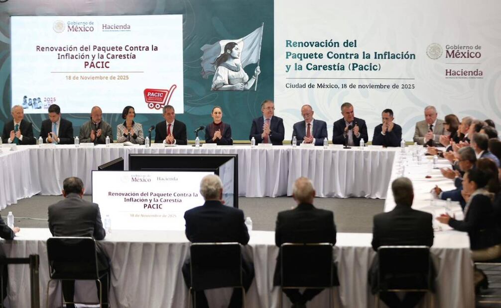 La presidenta Claudia Sheinbaum durante la Renovación del Paquete Contra la Inflación y la Carestía (PACIC) en Palacio Nacional este martes 18 de noviembre de 2025. Foto: Berenice Fregoso/ EL UNIVERSAL