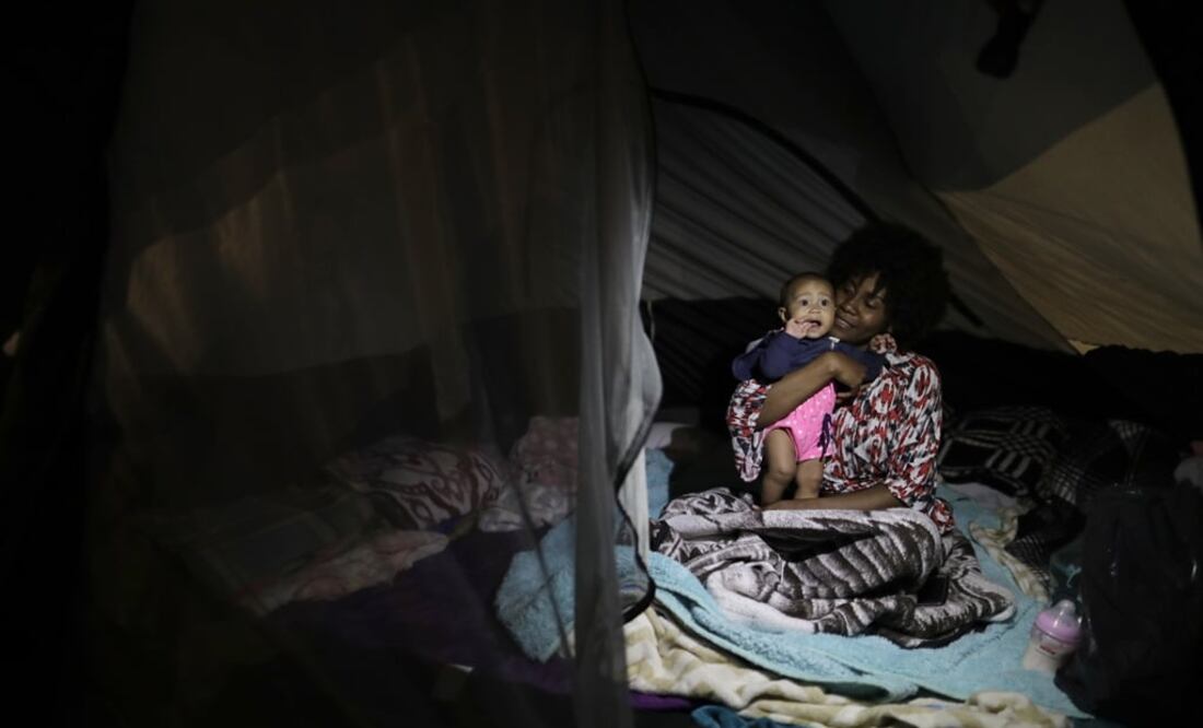 Many of the people interviewed by Reuters said they are still waiting for assistance promised by the government - Photo: Natacha Pisarenko/AP