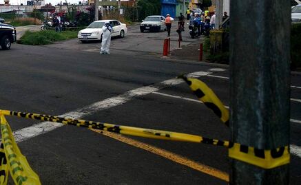 Mujer muere por bala perdida durante persecución en Mazatlán, Sinaloa; asaltan y asesinan a comerciante de mariscos