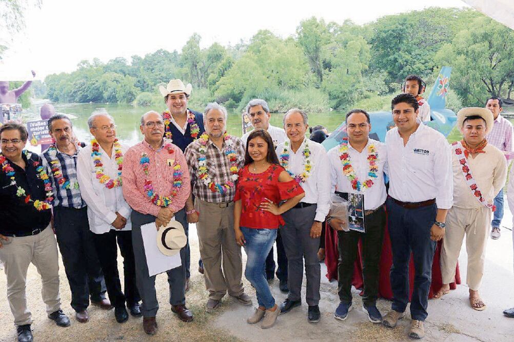 El titular de la Secretaría de Turismo federal, Miguel Torruco Marqués, realizó una gira por la región de la Huasteca potosina junto con el gobernador del estado, Juan Manuel Carreras López