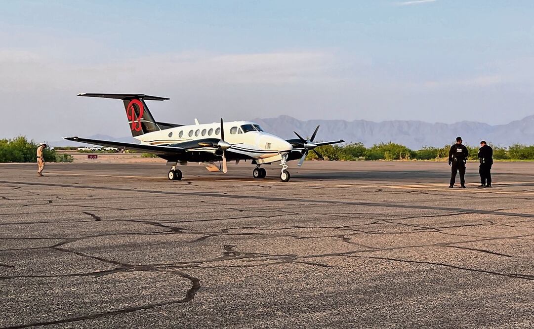 De acuerdo con el abogado de Ismael Zambada, éste fue obligado a subir a un avión y atado al asiento.  Foto: Archivo EL UNIVERSAL