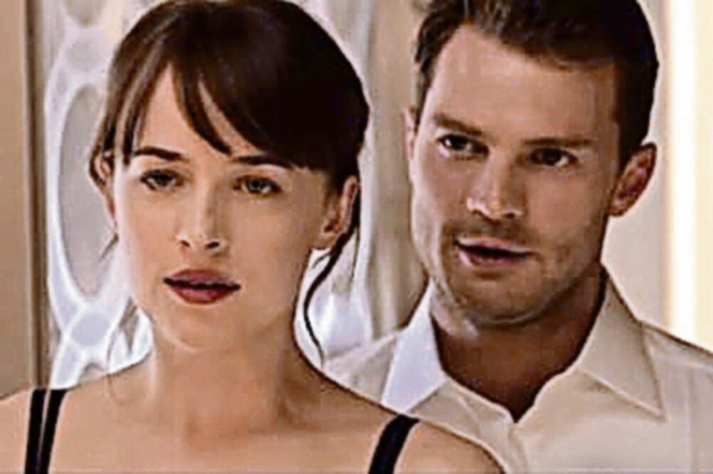 La cinta, que llegará a cines en febrero de 2017, es protagonizada por los actores Jamie Dornan y Dakota Johnson como Christian Grey y Anastasia Steele (UNIVERSAL PICTURES)