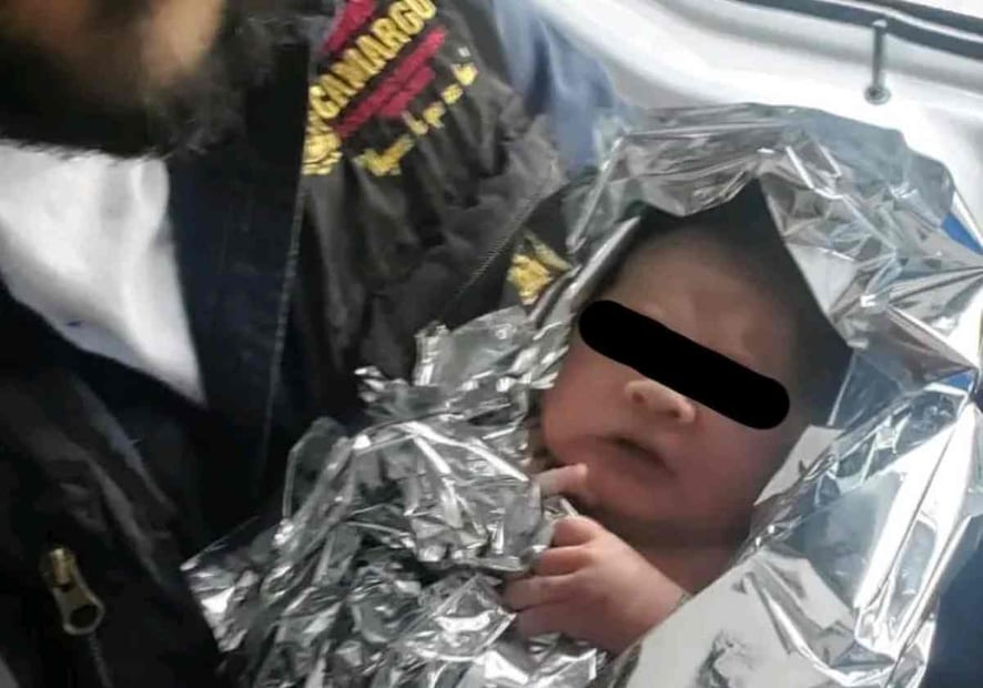 Por cuarta ocasión, paramédico se convirtió en héroe al auxiliar a una mujer mientras se encontraba en labor de parto. Foto: Especial