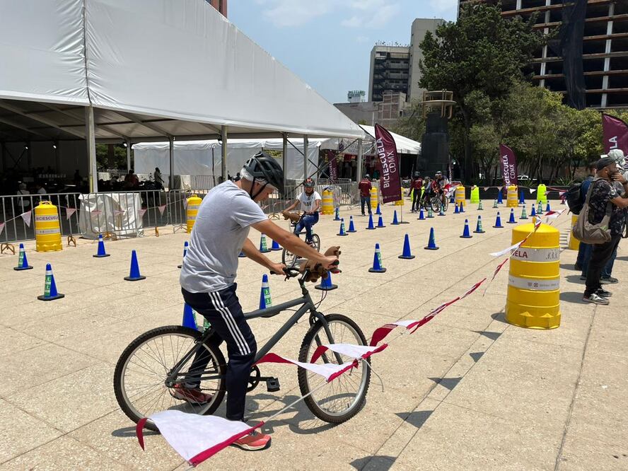 ¿No sabes andar en bici? Te decimos en dónde dan clases gratis. Foto: Laura Arana / EL UNIVERSAL