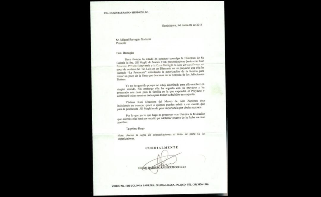 Una carta firmada por Hugo Barragán Hermosillo, uno de los parientes y herederos del arquitecto Luis Barragán, en la que le cuenta a uno de sus primos que tanto la Casa Barragán como el vicepresidente de la Fundación de Arquitectura Tapatía Luis Barragán (FATLB), así como la galerista Pamela Echavarría, lo contactaron para proponerle “transformar un poco de cenizas del Tío Luis en un Diamante”, muestra que la Casa Barragán y su vicepresidente sí estaban al tanto de la propuesta de la artista estadounidense Jill Magid. Foto: Especial