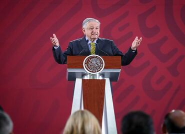 AMLO convoca a banqueros a bajar comisiones con competencia