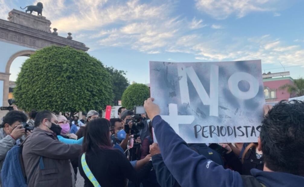 Periodistas se manifiestan en Segob; minuto a minuto de las protestas en todo el país